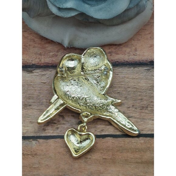 Vintage AJC Brooch Love Birds Brushed Gold Tone Dangle Heart Mid Century Signed - Picture 10 of 15